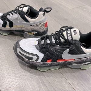 Nike Black and White Athletic Shoes with Dynamic Design